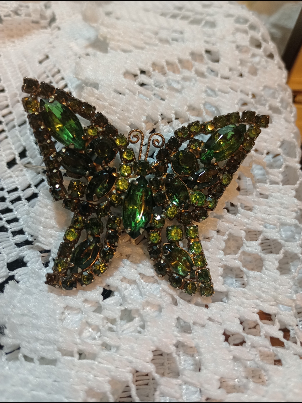 WEISS Signed. Green Rhinestone Butterfly Brooch1950's